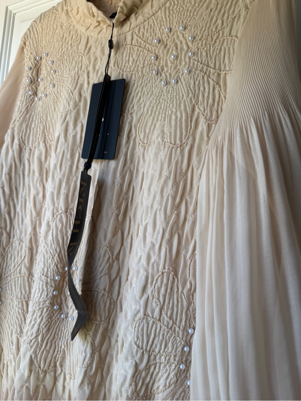 Rich Radi Q'S Round Neck Pleated Loose Embroidered Dress - Picture 14 of 15